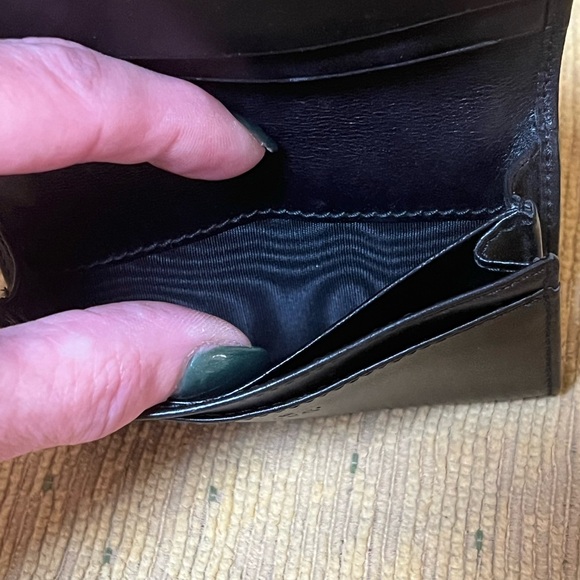 GUCCI  💕6 HOURS ONLY💕AUTH LEATHER EMBOSSED INTERLOCKING G’S WALLET. GORGEOUS NEW - Picture 6 of 8